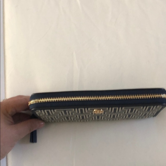 🛑 SOLD ON MERCARI TORY Burch Parker Geo T Wallet - Picture 3 of 5